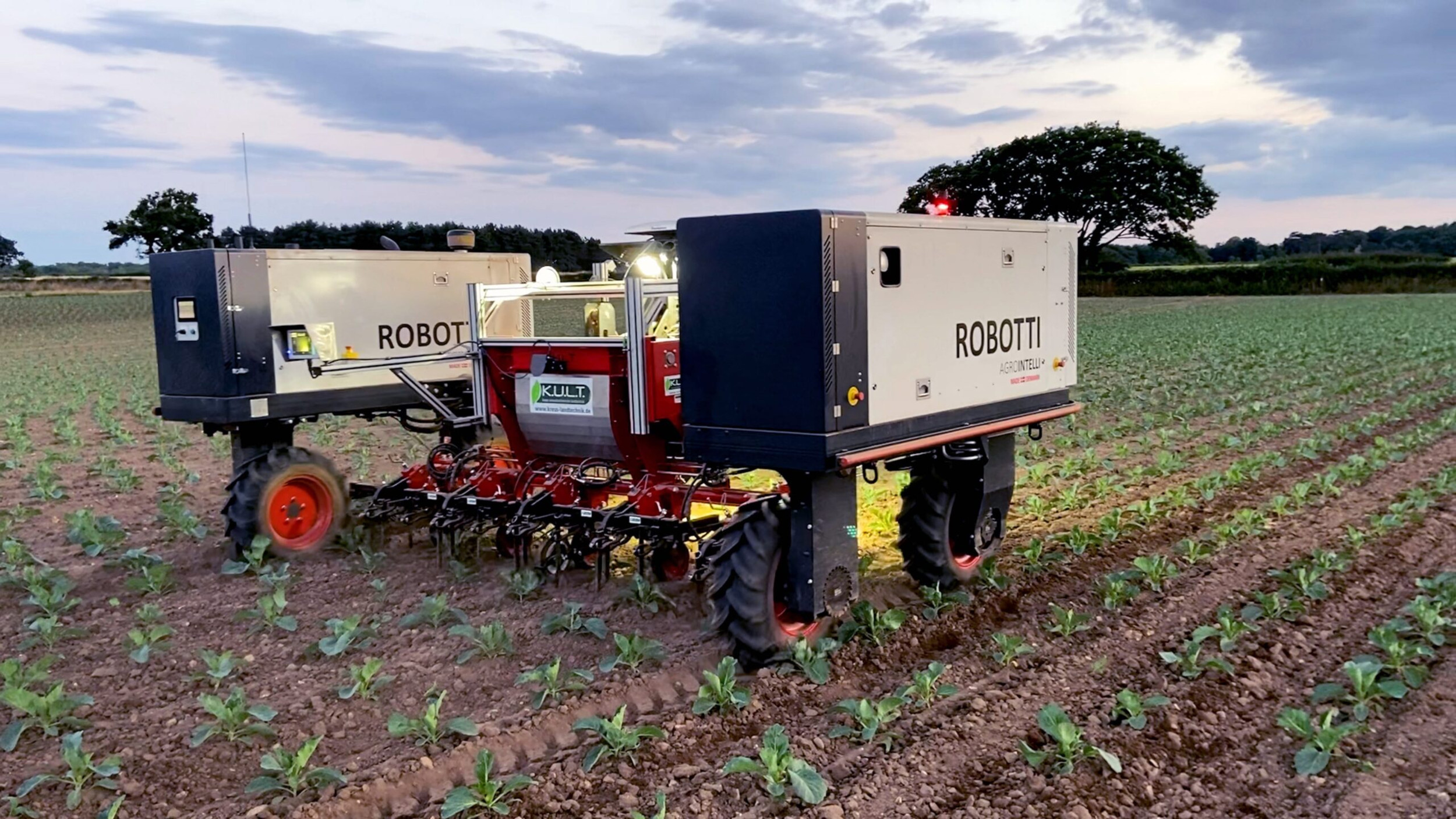 De Deense robotbouwer Agrointelli bouwt sinds 2015 de autonome veldrobot Robotti. De fabrikant kondigt aan verder te willen groeien en start samenwerkingen met investeringsmaatschappijen. – Foto: Agrointelli