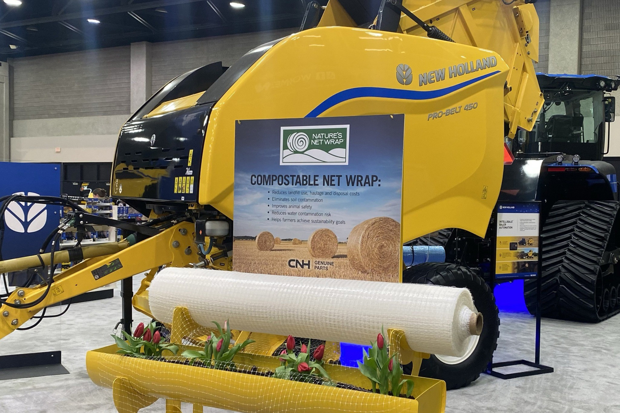 Het nieuwe afbreekbare wikkelnet voor ronde balen van het Amerikaanse CNH Industrial en het Canadese Nature’s Net Wrap biedt een duurzaam alternatief voor traditionele balenwikkelnetten. – Foto: Facebook CNH Industrial