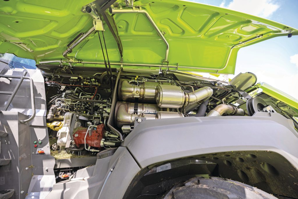 Een blik op de motor: een dikke V12 Man met 24 liter inhoud. In het topmodel, de Jaguar 1200, levert die ruim 1.100 pk.