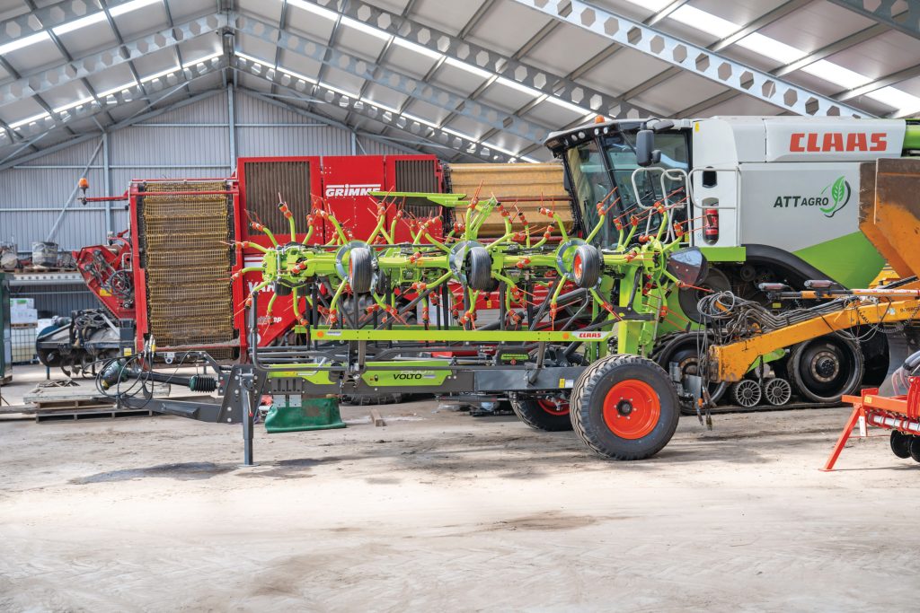 AT Texel behelsde eerder óók een eigen mechanisatiebedrijf. Inmiddels niet meer, maar de merken van toen drukken nog wel een stempel op het machinepark.