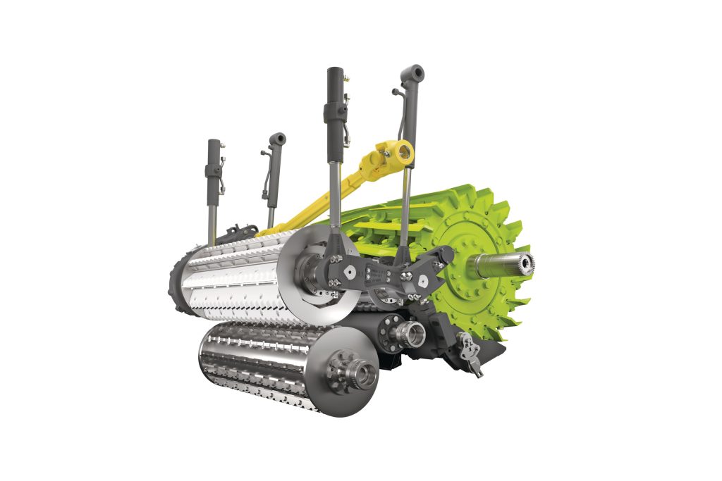 Het invoerkanaal is 910 mm breed. Voor de hakselkooi monteert Claas vier hydraulisch geregelde voorperswalsen.