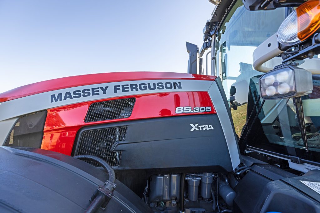 De Xtra-generatie van de 8S-serie is te herkennen aan het zwarte zijpaneel op de motorkap. Kenners zullen ook opmerken dat de uitlaat slanker is.