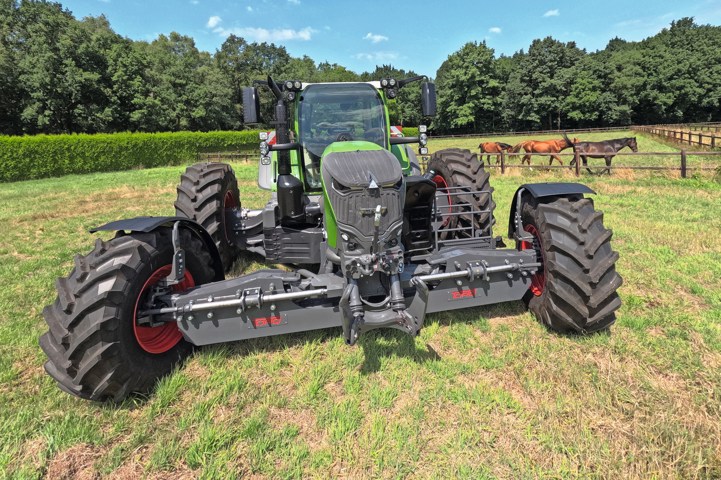 Deze Fendt 728 Vario is door OC-Group in Wouw (N.-Br.) verbreedt naar 4,5 meter. Deze spoorbreedte was nodig voor de werkzaamheden die de trekker op een industrieterrein gaat uitvoeren. Foto: OC-Group