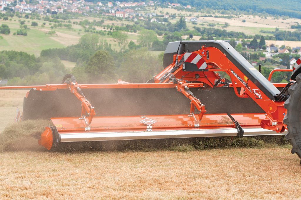 De werkdiepte, de afstelling van de kortgewas-rol en de geleideplaat zijn vanuit de trekker in te stellen.
