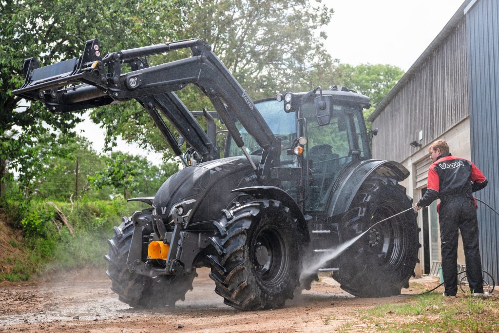 De Valtra A-serie is uitgerust met aluminium instaptreden. Deze zijn volgens de fabrikant zelfreinigend en corrosiebestendig.