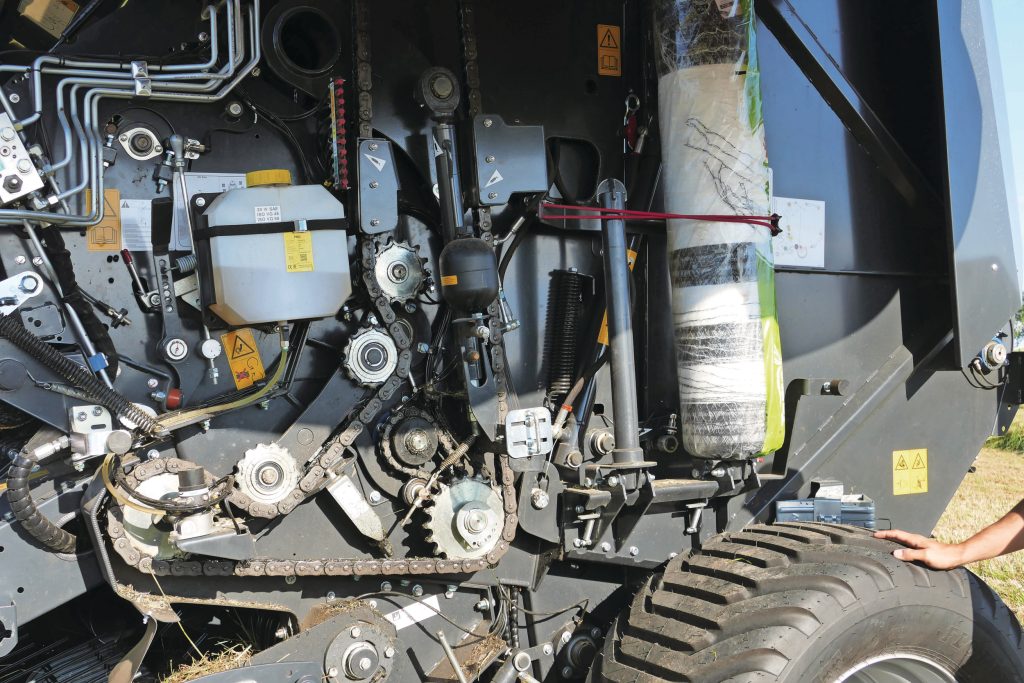 De aandrijflijn is gewijzigd en sterker gemaakt. De kettingaandrijving is beter gestroomlijnd en er zijn grotere tandwielen gemonteerd.