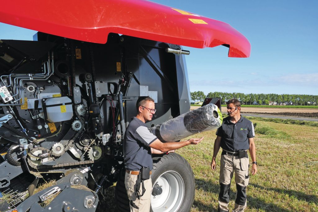 De reserverol bindmateriaal is verticaal opgeborgen. Zo vangt de rol minder stof op en is-ie makkelijk bereikbaar.