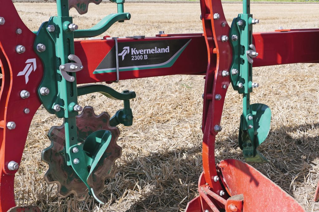 De risters zijn nieuw en sterker ontworpen. De opvallendste verandering? De montage en verstelmogelijkheden van de voorscharen.