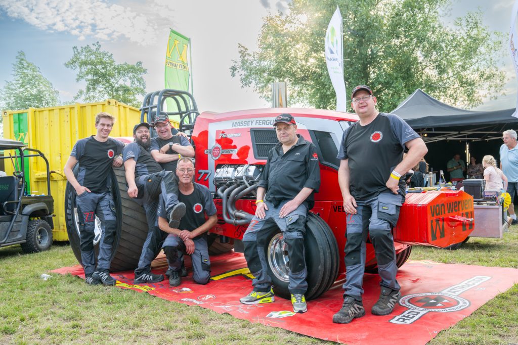 Team Red Attraction, met v.l.n.r. Jan Agterhuis, Reijer van de Wetering, Cor Verbeek, Willem van de Weerd, Han van Boven en Michiel Bosvelt. “We beslissen alles samen. Als er eentje zich niet in een plan kan vinden, dan doen we het niet.”