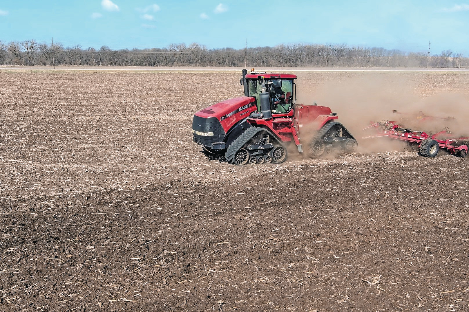 Zuidberg levert naast fronthefsystemen, tracks en PTO’s nu ook rubbertracks van eigen makelij. Nieuw is dat de fabrikant deze rubberen matten nu ook levert voor trekkers van andere merken, zoals de Case IH Quadtrac. Foto's: Zuidberg