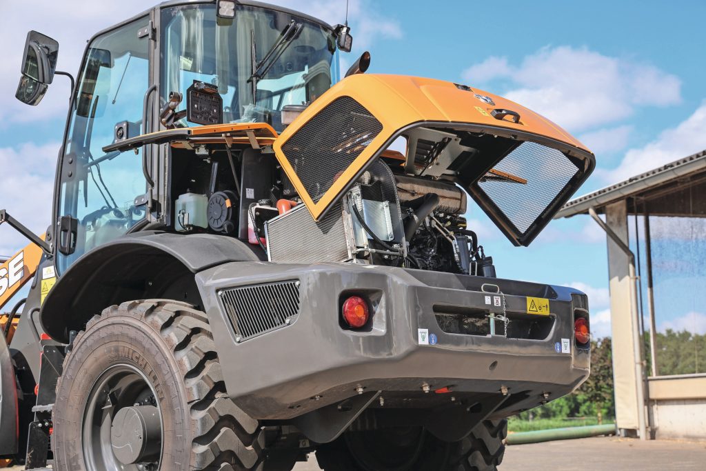 Case bouwt de wielladers zelf in Italië en gebruikt dus motoren uit eigen huis. De 3,6 liter viercilinder FPT-motor is overdwars ingebouwd.