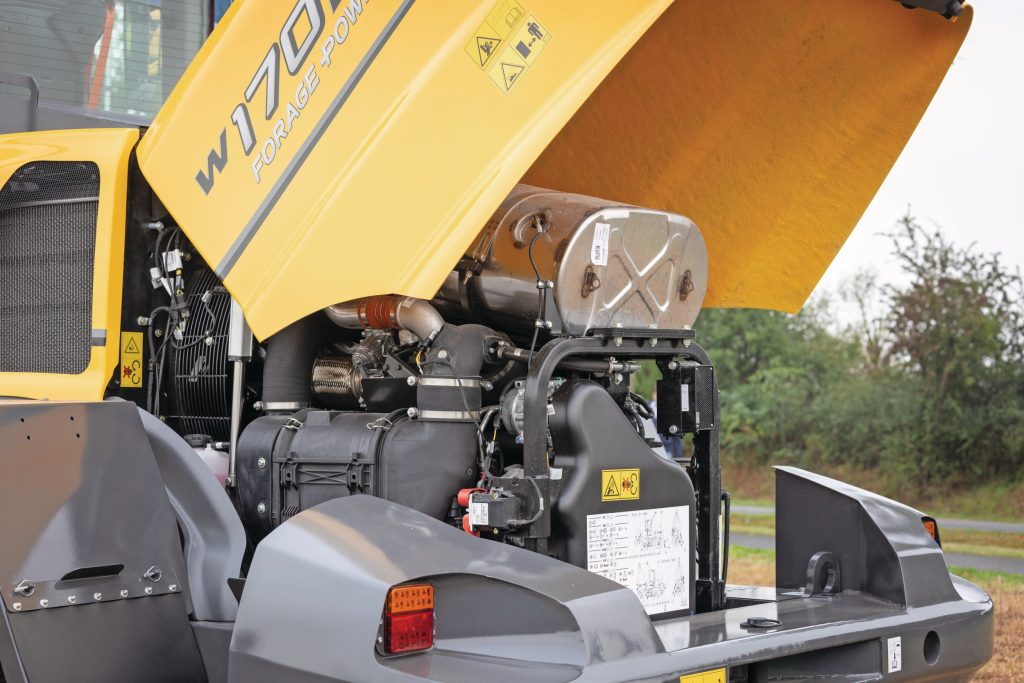 De FPT-zescilinder met 6,7 liter inhoud levert maximaal 255 pk. Dat is 30% meer dan in de 'gewone' W170D+-shovel.