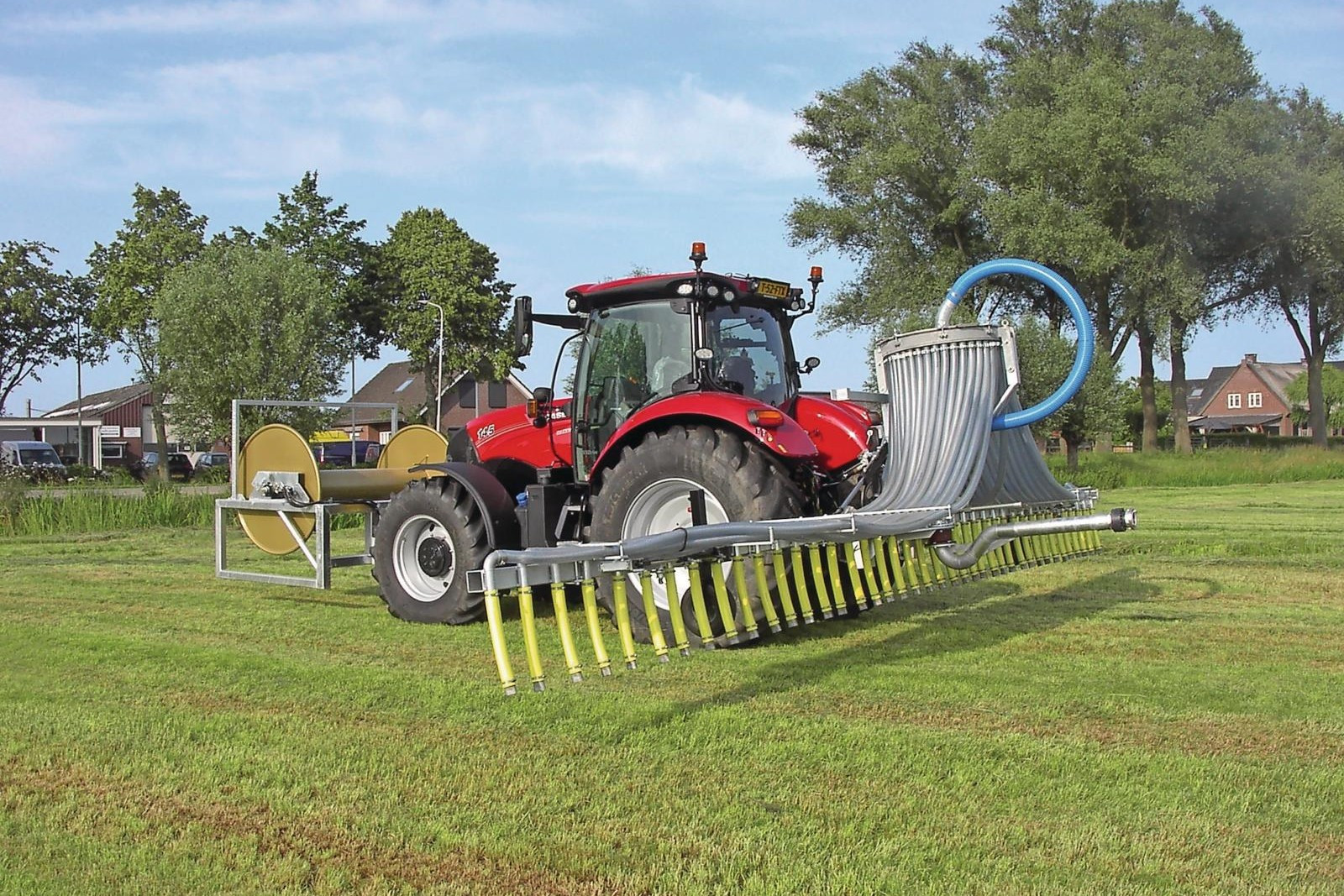 Landbouwmechanisatiebedrijf De With introduceert een nieuwe 10 meter brede sleepslangbemester met een laag eigengewicht van 1.000 kg. De machine is leverbaar vanaf seizoen 2026. Foto: De With