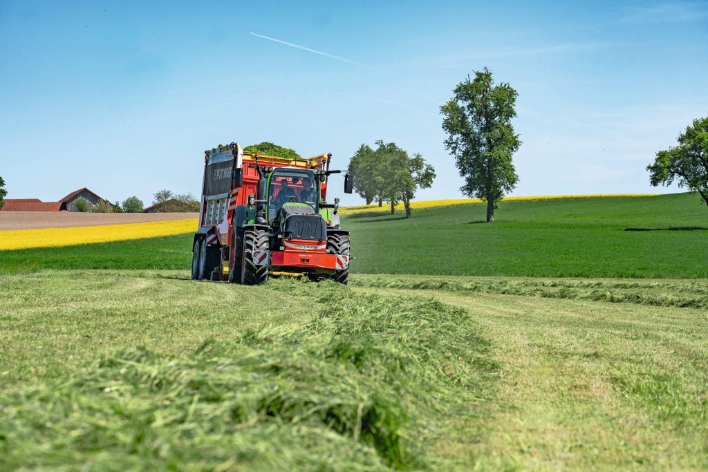 De Liquido F-fronttank is een merkonafhankelijke machine, te gebruiken voor diverse silagewagens en persen.