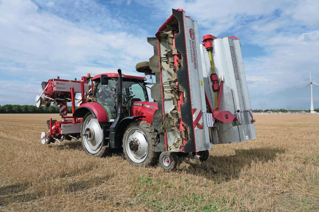 De 6 meter brede opklapbare loofklapper Octamax 800 van Kloppenburg Machinebouw.