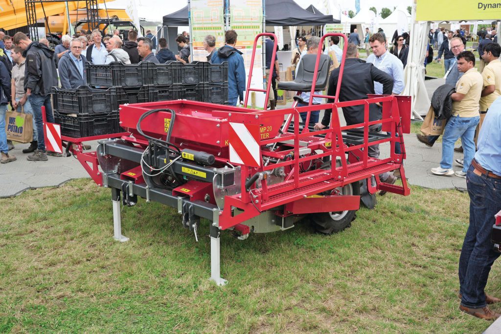 De Wifo-miniknollenplanter heeft nu rekken aan de zijkant voor kistjes met uitgangsmateriaal.