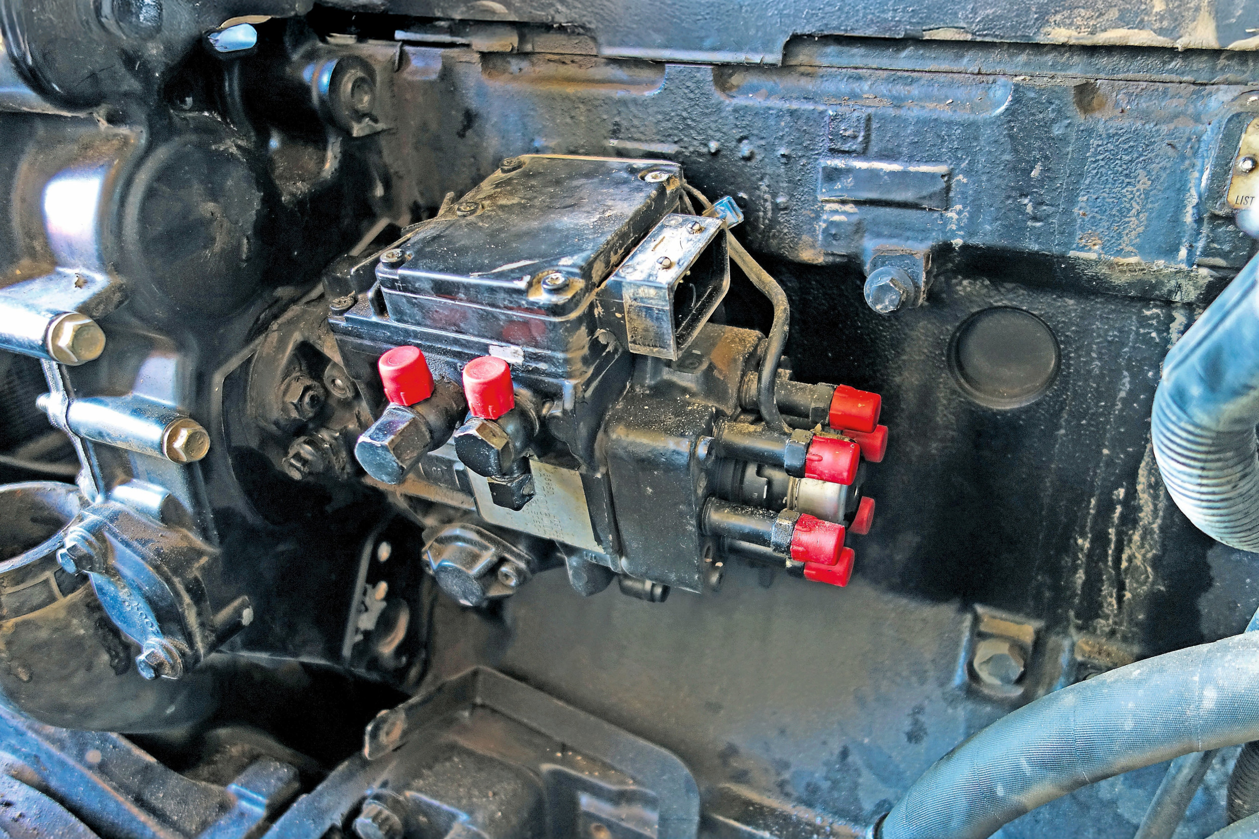 De elektrisch geregelde injectiepompen van Bosch worden gebruikt in een groot aantal dieselmotoren voor auto's, bestelwagens en trekkers. Autofabrikanten die ze gebruiken zijn Audi, BMW, Ford, Opel, Nissan en Saab. Van de trekkerfabrikanten gebruikten Massey Ferguson, John Deere, New Holland en Valtra dit soort pompen in kleine en middelgrote dieselmotoren. Foto's en afbeeldingen: Koneviesti/Jussi Laukkanen, Valmistaja