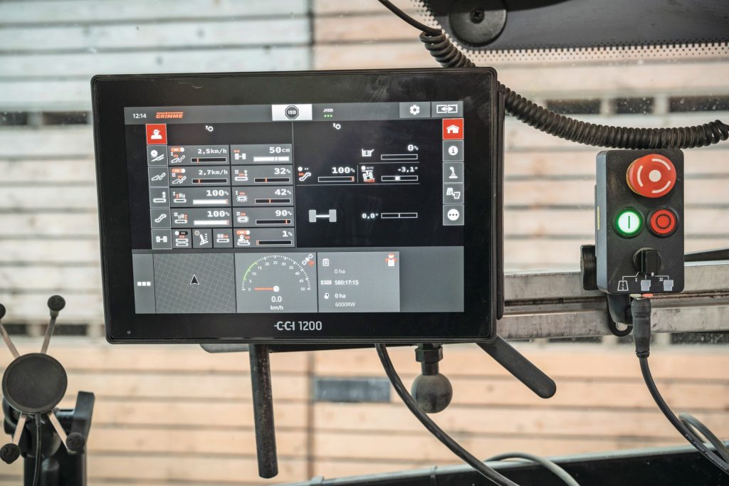 De structuur van de bediening en van de menu’s op de terminal is zeer goed. Het SmartView-camerasysteem met grote monitor oogst pluspunten dankzij de talrijke functies en mogelijkheden. Foto: Farina Schildmann