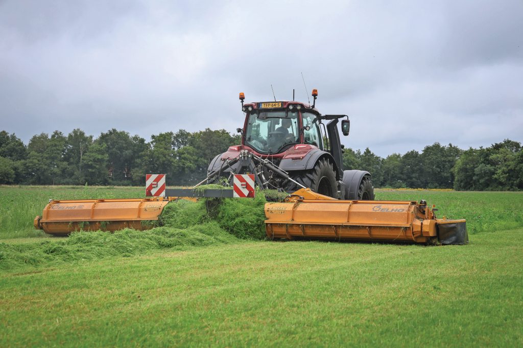 De zwadmaaiers zijn méér dan techniek. Ze vormen de basis onder een systeemverandering bij Dekker, gericht op efficiënter werken en meer regie in de eigen ruwvoederwinning.