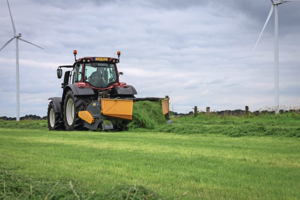 De brede schudder ruimde het veld. Nu is er een eenvoudige en goedkope Elho-trommelschudder om het zwad nog eens te keren indien nodig. De trommelschudder staat in de prijslijst voor € 9.975.