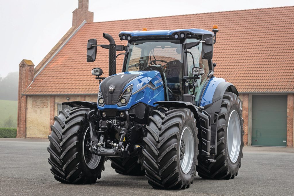 Zo ziet de nieuwe kleur van New Holland eruit: een iets donkerder, voller blauw. New Holland noemt dit Dynamic Blue. De oude blauwe kleur verdwijnt op den duur. De Maserati-blauwe Blue Power-kleur blijft een optie. Foto's: Bob Karsten