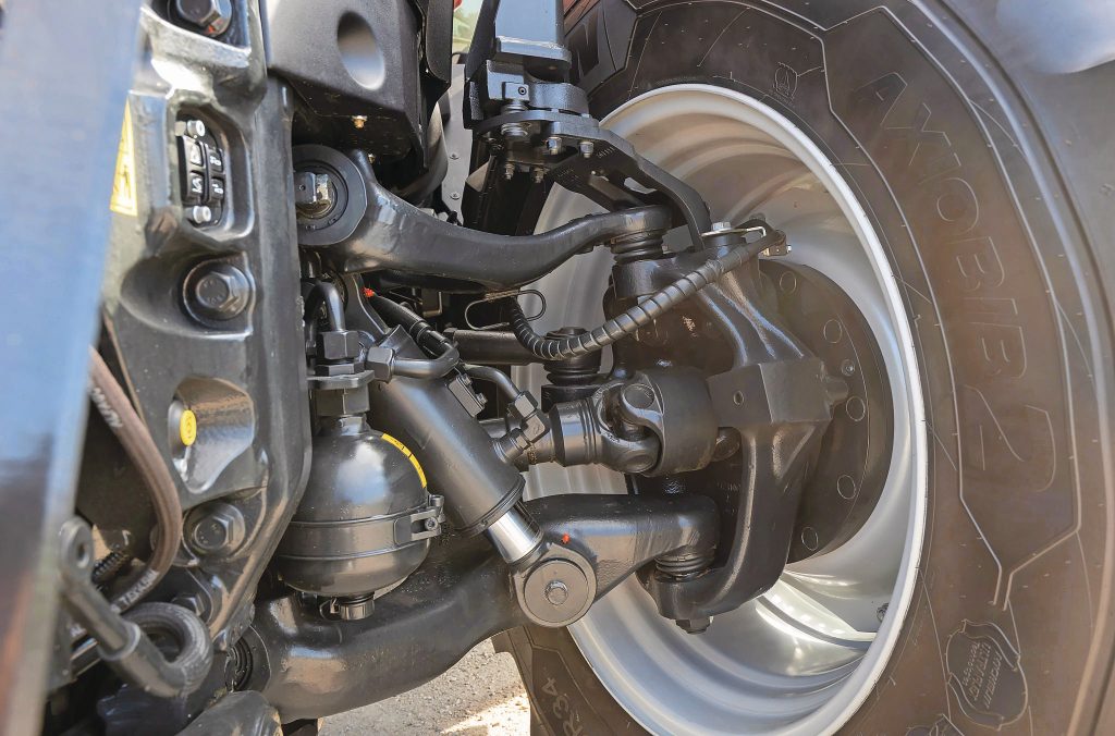 De nieuwe Optum heeft een onafhankelijke voorasvering en is gebouwd door CNH Industrial in de fabriek in Modena (Italië).