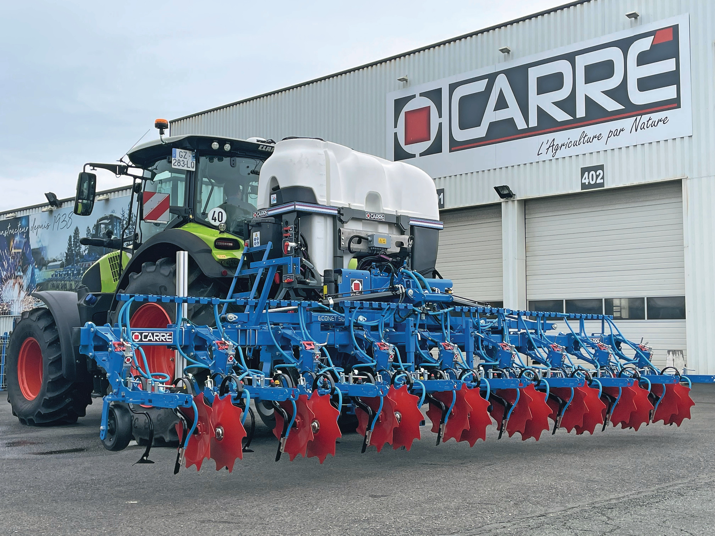 De zogenoemde combi-applicatortank van machinefabrikant Carré dient kunstmest en herbiciden toe in de gewasrij. De machine past op Carré-schoffelmachines Econet en Klinea. Foto: Carré