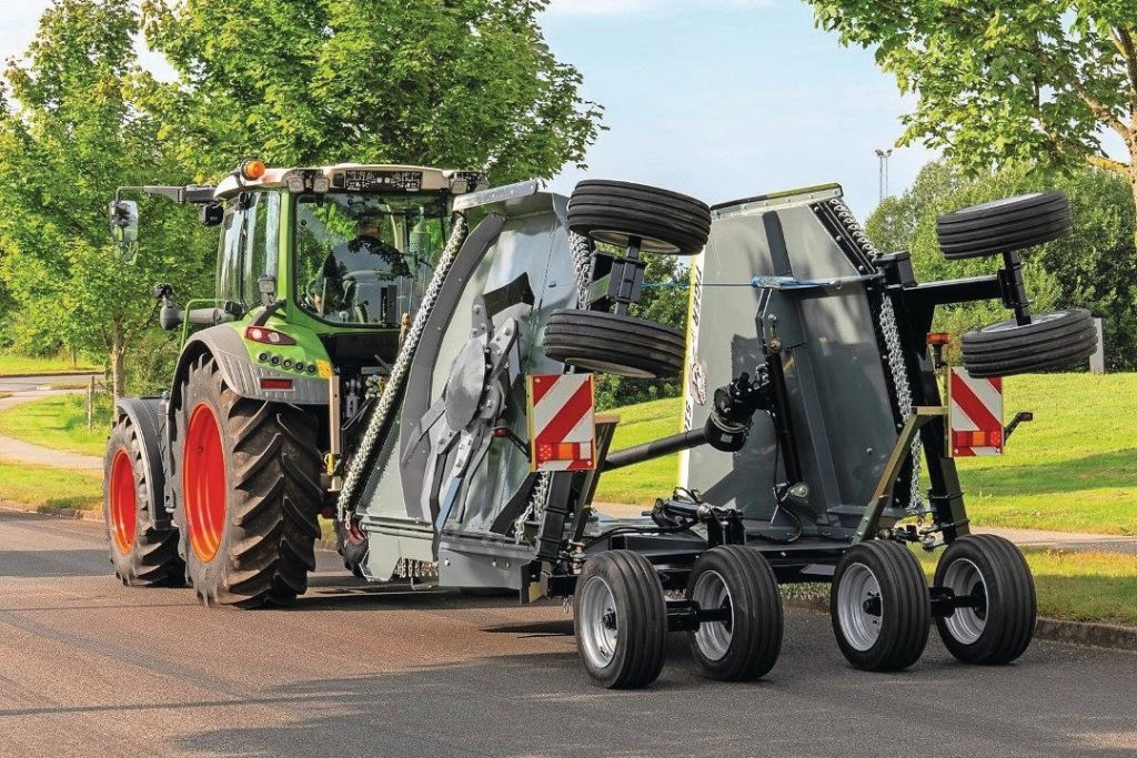 De Greentec Tiger 725 beschikt over een maximale werkbreedte van 7,25 meter en bewerkt tot 8 hectare per uur.