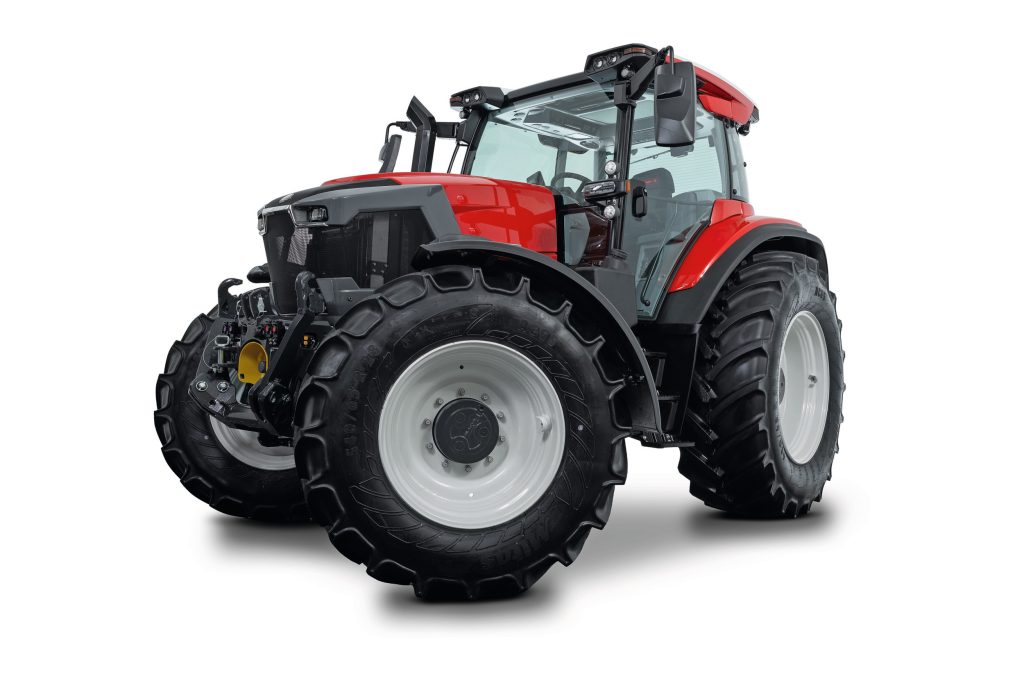 Vierwielbesturing behoort tot de standaarduitrusting. De standaard bandenmaat achter is 600/65 R38.