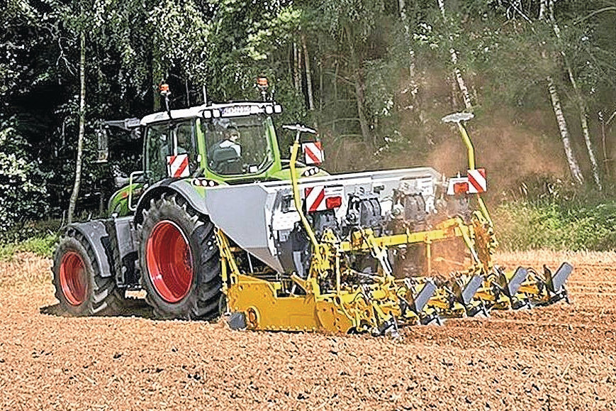 Uit welke componenten het gespotte prototype aardappelpootmachine van Ropa bestaat? Daarnaar kunnen we alleen maar raden. Foto: Profi