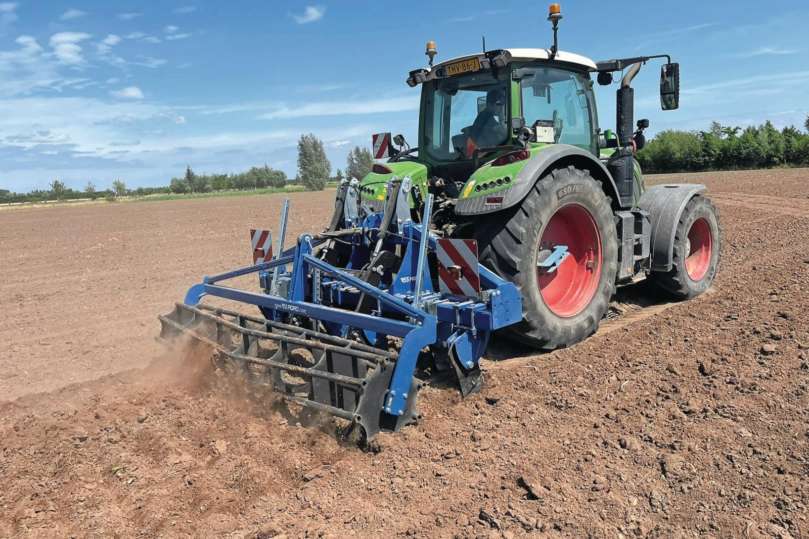 VSS Machinebouw breidt zijn woelerassortiment uit met de VSS Agro voorzetwoeler MTO-U HD voor trekker van 200 pk of meer. Foto's: VSS Machinebouw