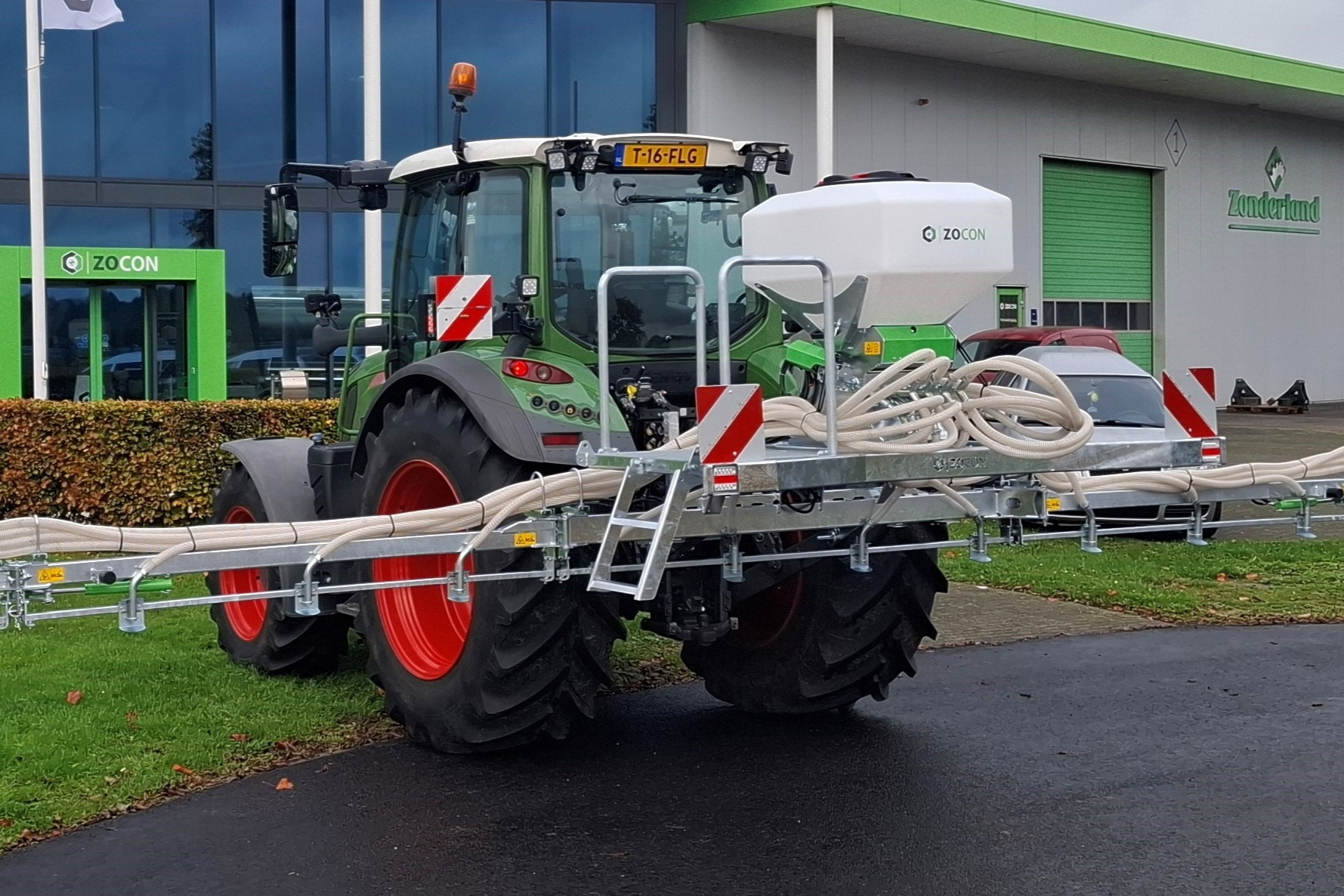 De zaaiboom van Zocon is op te bouwen op iedere zaaimachine van de Friese machinefabrikant. Zocon presenteert de zaaiboom op vakbeurs Agritechnica, van 9-15 november in Hannover (D.). Foto’s: Zocon
