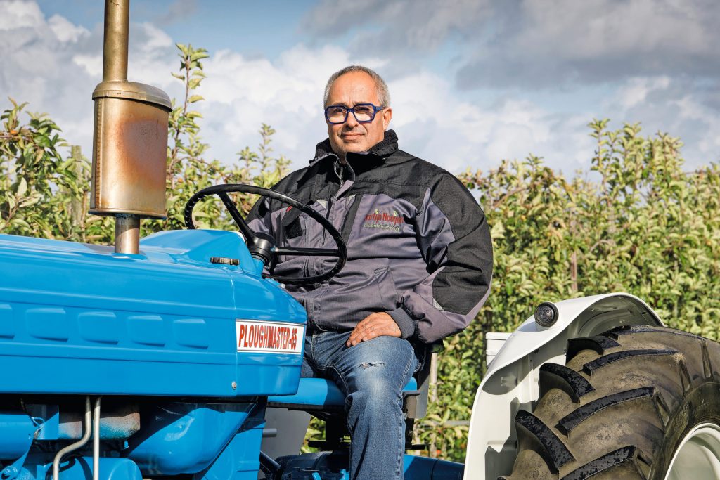 Martijn Nooijen (57), commissionair in groenten en fruit uit Hedel (Gld.) heeft liefhebberij in trekkers, in het bijzonder Ford-trekkers.