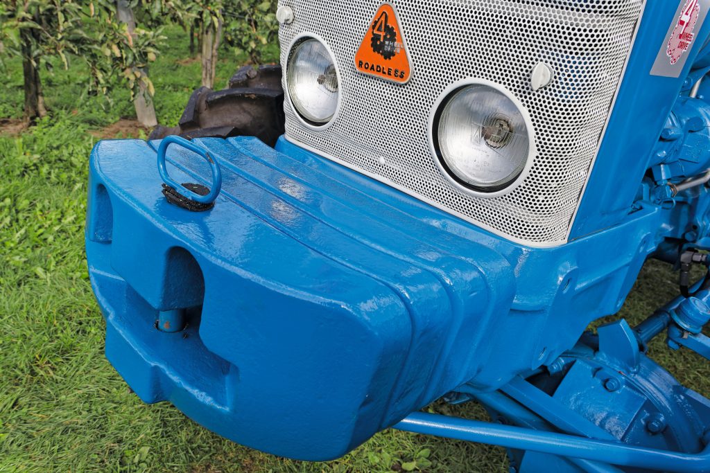 De kenmerkende grille van de Pre-Force-serie. Ook kenmerkend voor zowel de 6X- als de 6Y-modellen zijn de frontgewichten. Destijds nog maar relatief weinig verkocht, maar voor een Roadless onmisbaar.