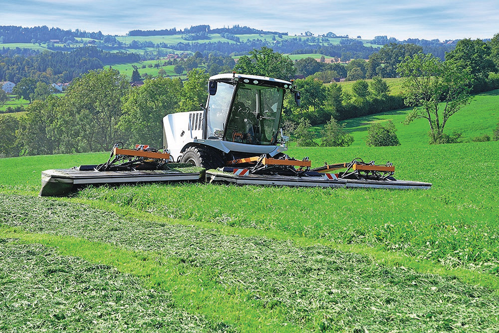 De Duitse machinefabrikant Fliegl heeft de rechten van de zelfrijdende maaier Cutaro overgenomen van het Zwitserse ARB-Tec. Fliegl wil de machine verbeteren en integreren in de eigen productielijn. De marktintroductie staat gepland voor 2027. Foto's: ARB-Tec