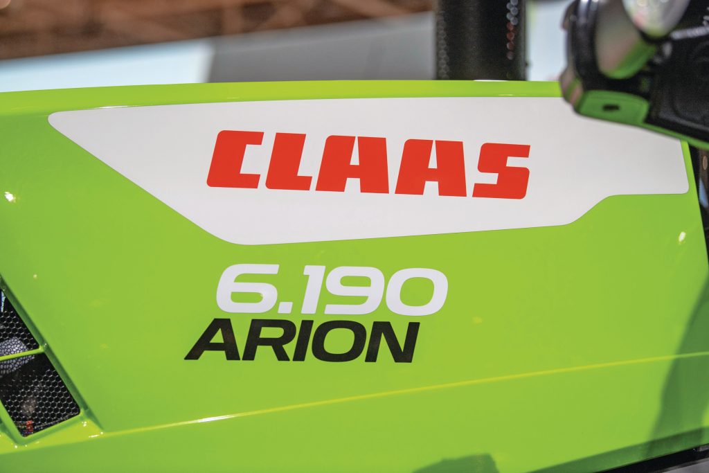 Claas wijzigt bij elke introductie van een nieuwe serie het typenummer. Zo wordt de 600-serie nu de 6-serie waarbij de laatste drie cijfers staan voor het nominale motorvermogen.