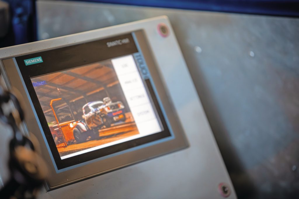 Het team bouwde zelf de datalogger. Deze bestaat uit een PLC met sensoren en is uit te lezen zonder laptop.