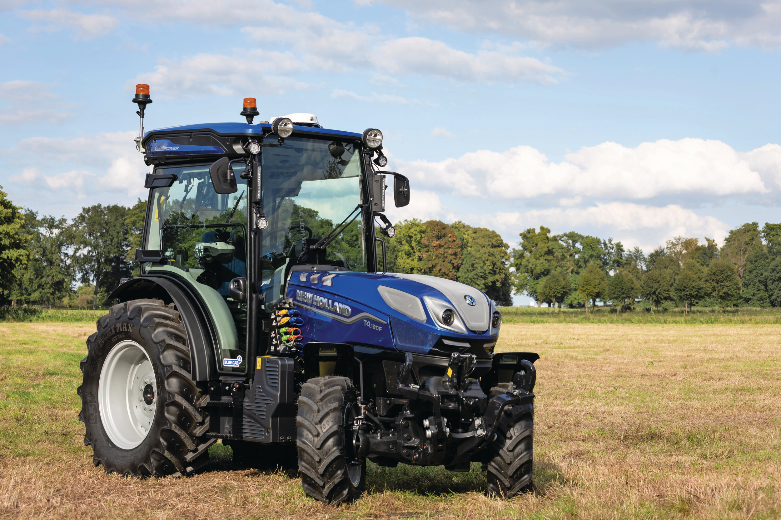 New Holland introduceert een smalspoortrekker met traploze transmissie. Het begint met de T4F en ongeveer een kwartaal later volgen de smallere V- en N-versies. Foto: Bob Karsten