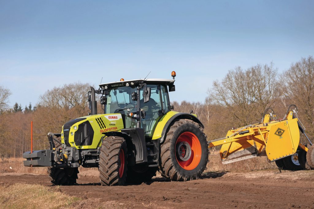De 650/65 R42-band is populair op trekkers van grofweg 175 tot 275 pk. Als je één stapje breder wilt bij eenzelfde banddiameter, is de 710/60 R42 het alternatief. Foto: Bob Karsten