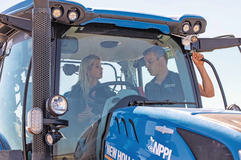 Minister Wiersma bezocht in mei 2025 NPPL-deelnemer Nico Knibbe voor een demo met de autonome trekker, getest door NPPL en doorontwikkeld samen met GPX Solutions.