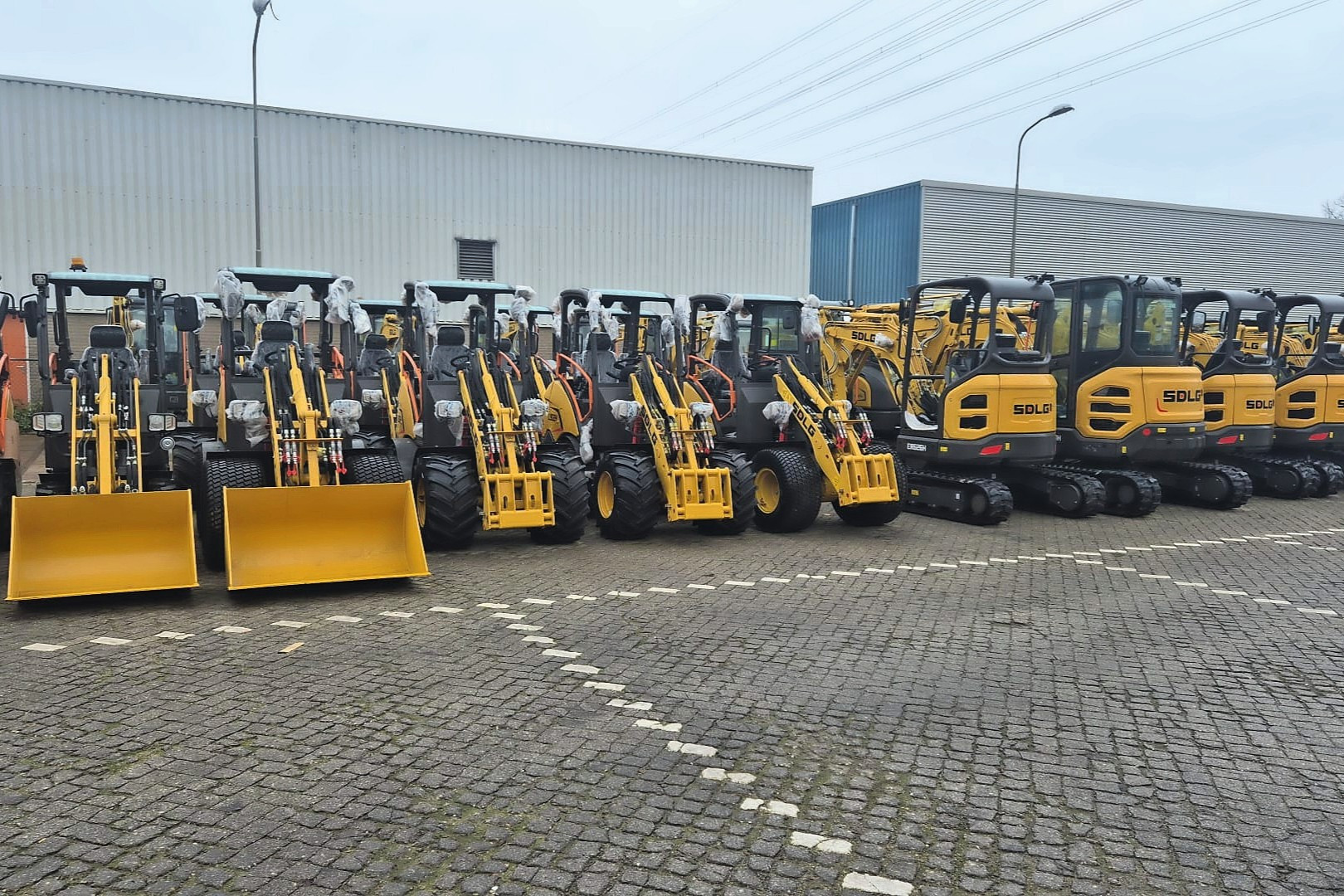 Het Chinese Shandong Lingong Construction Machinery (afgekort: SDLG) gaat in het noorden van Nederland zijn weg vinden via Rosier Greidanus. Foto's: Rosier Greidanus