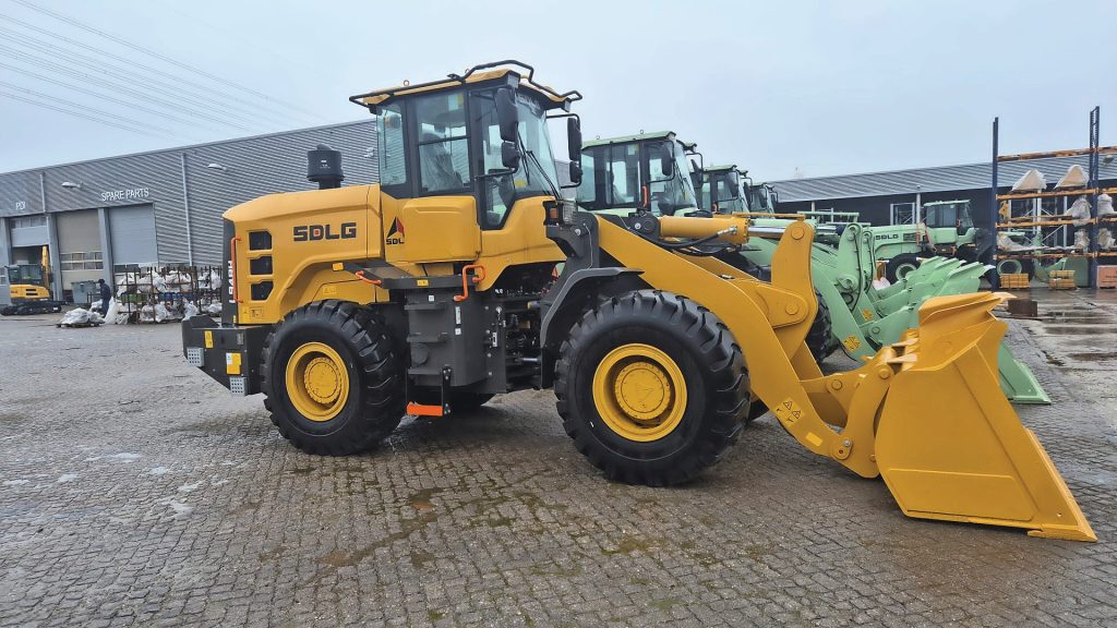 SDLG bouwt ook grote shovels en grote kranen, zowel elektrisch als in dieselvarianten. De elektrische machines komen deze kant op. Mogelijk volgen later diesels en tractoren van zusterbedrijf LGAG.