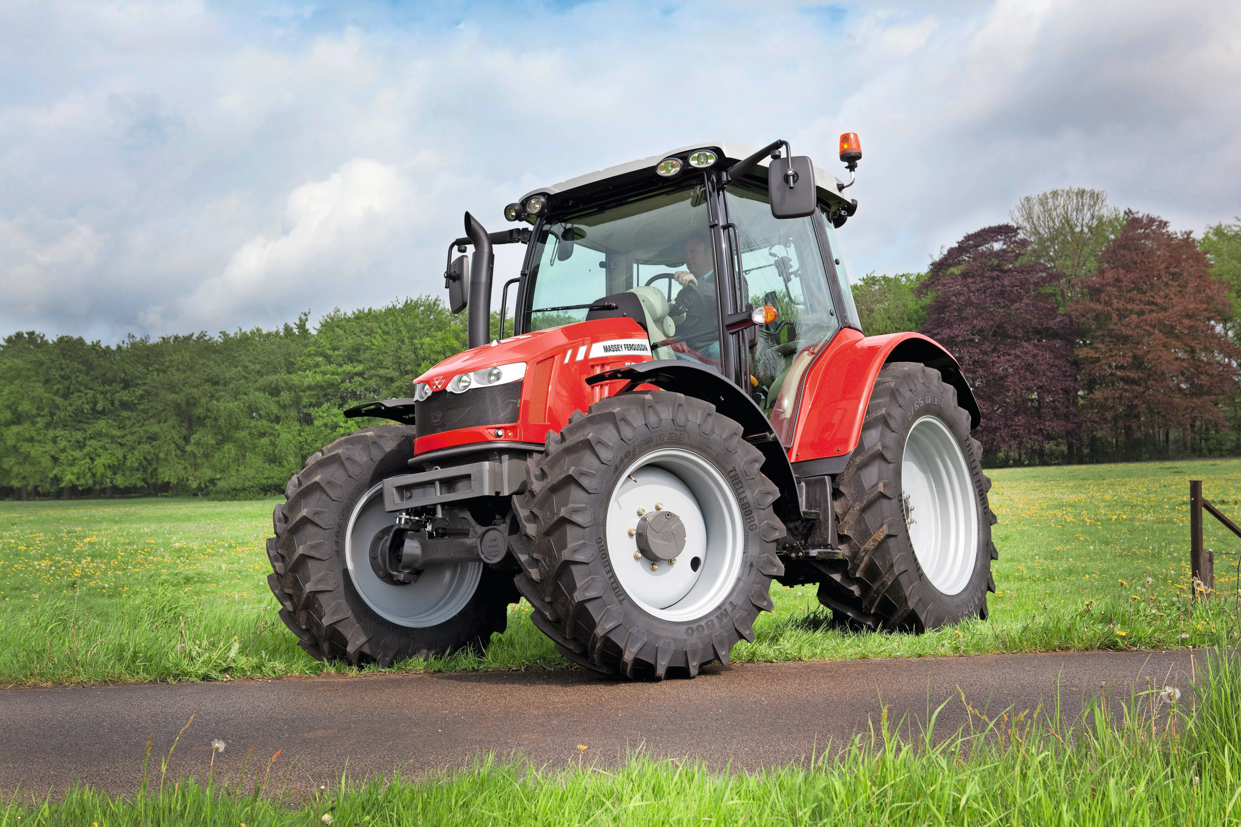 De Massey Ferguson 5600-serie staat binnenkort centraal in onze terugkerende rubriek 'Gebruikt'. Daarvoor kunnen we jouw ervaring heel goed gebruiken. Foto: Jan Willem Schouten