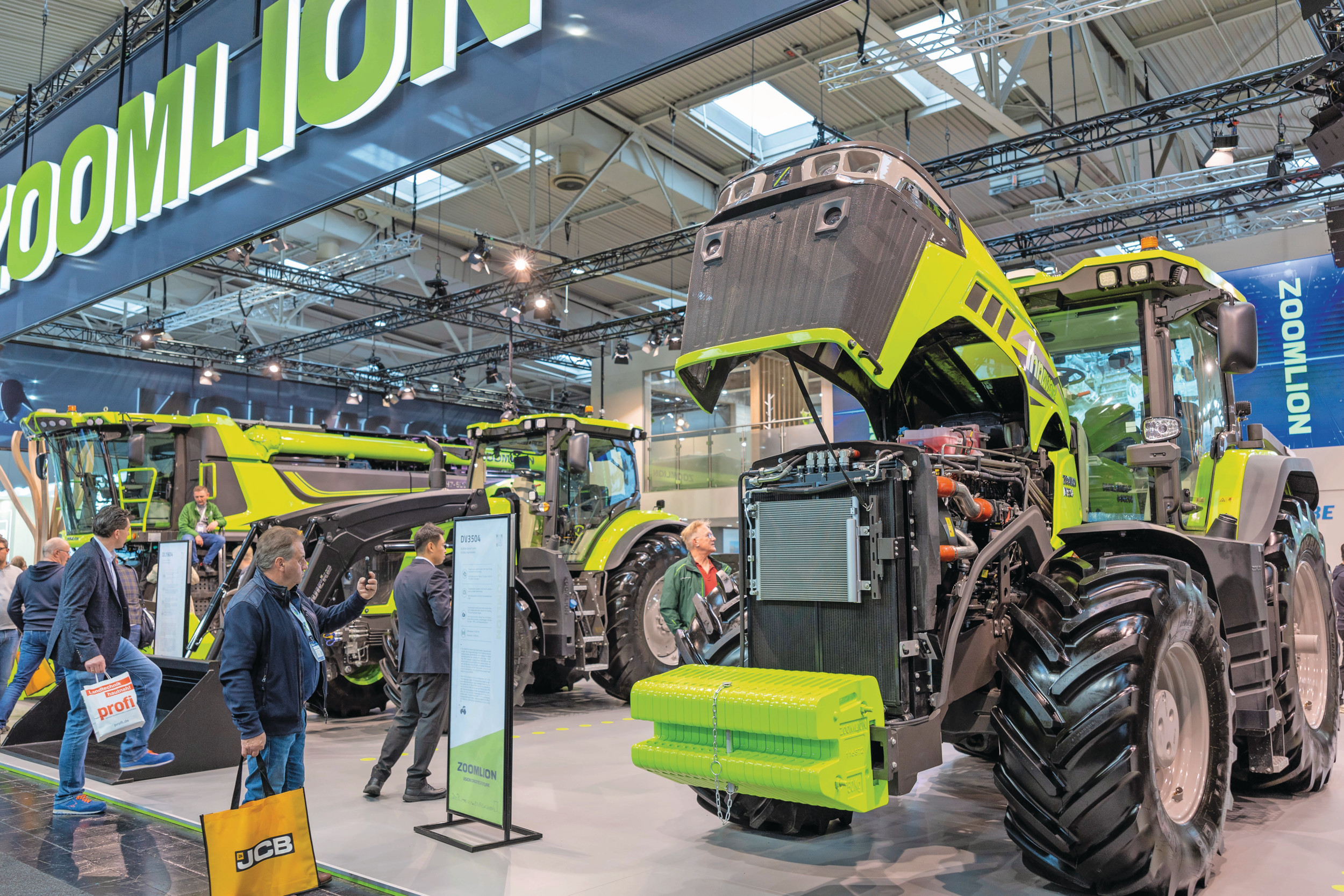 De Chinese fabrikant Zoomlion spreekt de ambitie uit om over tien jaar groot te zijn in Europa. Volgend jaar wil Zoomlion daarvoor een eerste stap maken. Foto's: Mark Pasveer