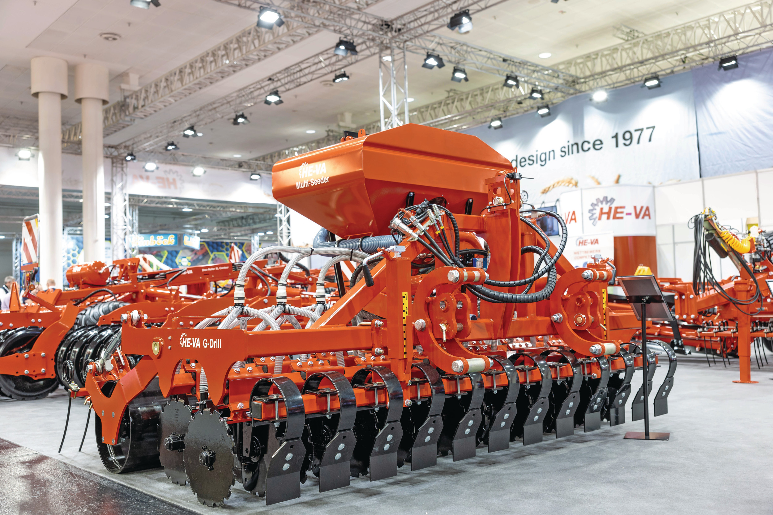 De Deense machinefabrikant HE-VA heeft de G-Drill primair ontworpen voor het doorzaaien van gras, maar de graslandzaaimachine kan ook in kale grond zaaien. Er is keuze in de op te bouwen zaaimachine. Foto: Mark Pasveer