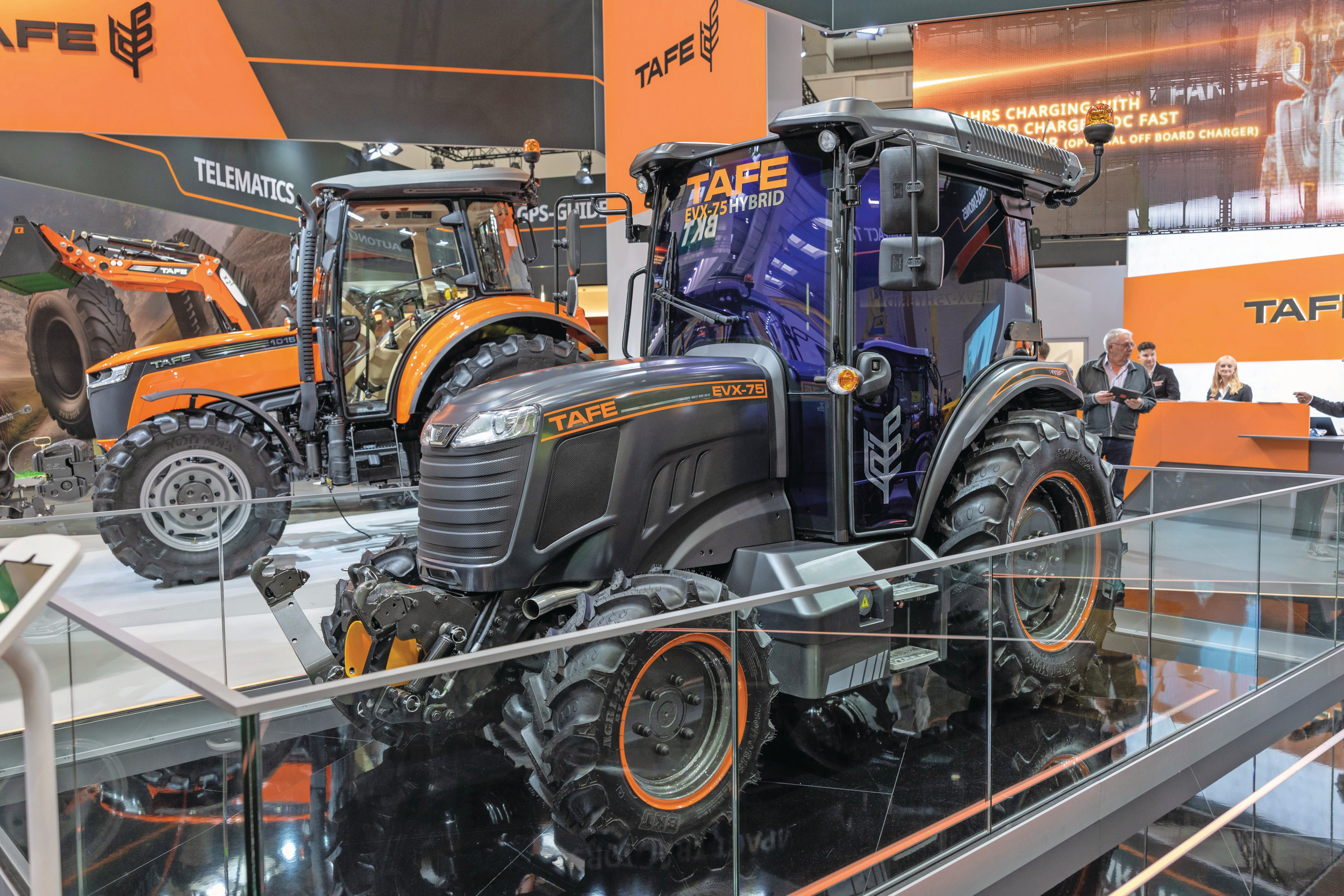 De Indiase trekkerfabrikant Tafe laat een elektro-hybride concepttrekker zien op mechanisatievakbeurs Agritechnica in Hannover (D). Foto: Mark Pasveer