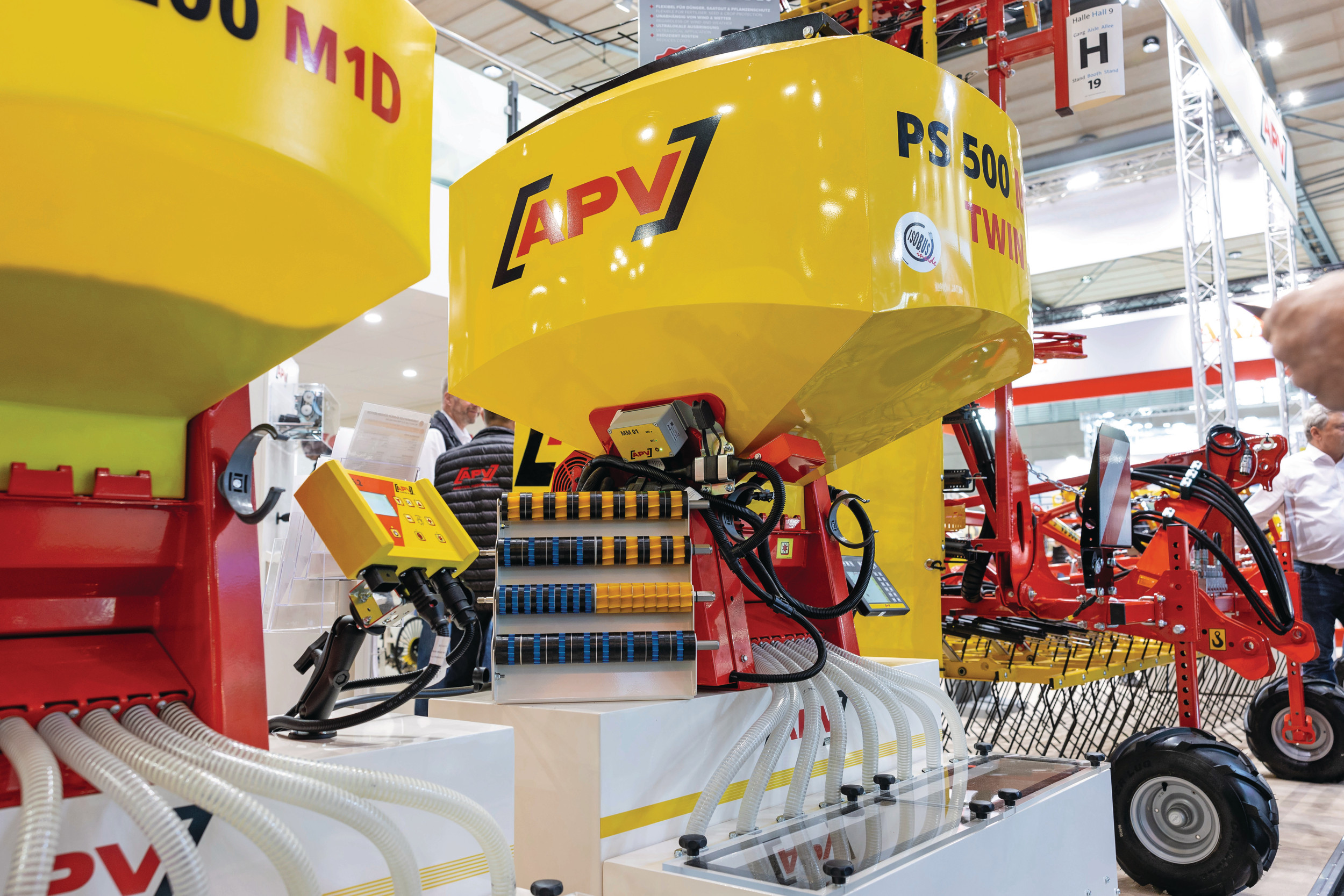 De opbouw-combizaaimachine PS Dünger Twin van de Oostenrijkse fabrikant APV zaait zowel kunstmest als groenbemester. Foto: Mark Pasveer