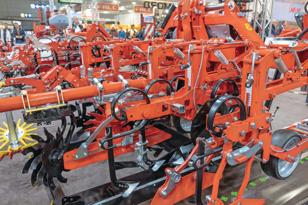 Kenners zullen het meteen zien: de koker waaraan de schoffels worden bevestigd is nu een gelaste in plaats van geschroefde constructie, met een nieuw klemsysteem. Het snelverstelsysteem op de Premium-uitvoering die twee jaar geleden is geïntroduceerd, blijft overigens ook leverbaar.