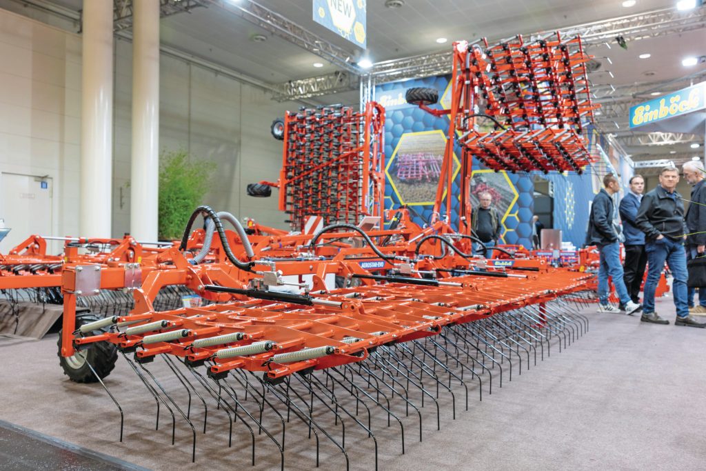 De Aerostar-Evo is gebouwd volgens het concept van de bekende Aerostar-Fusion. Het grote verschil is een lichtere bouw, waardoor er een lagere maximale veerdruk is evenals een 25% aantrekkelijkere aanschafprijs.