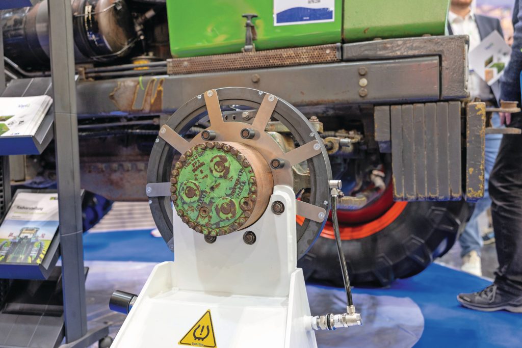 De draaidoorvoer is leverbaar in verschillende diameters. Er zit een ventiel in dat schakelt bij 3 bar.